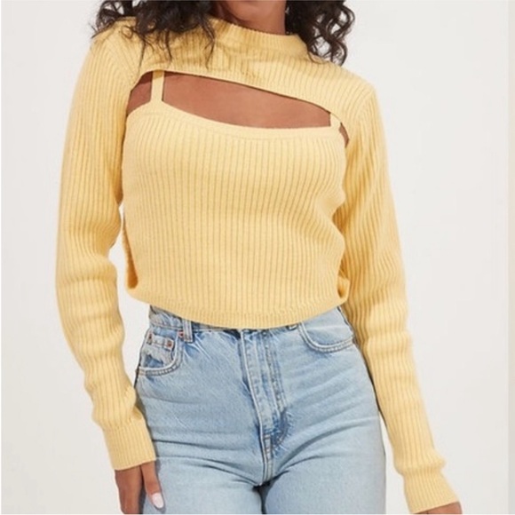 NWT ASTR Astoria Sweater Womens M Sunshine Yellow Cropped - Picture 1 of 2